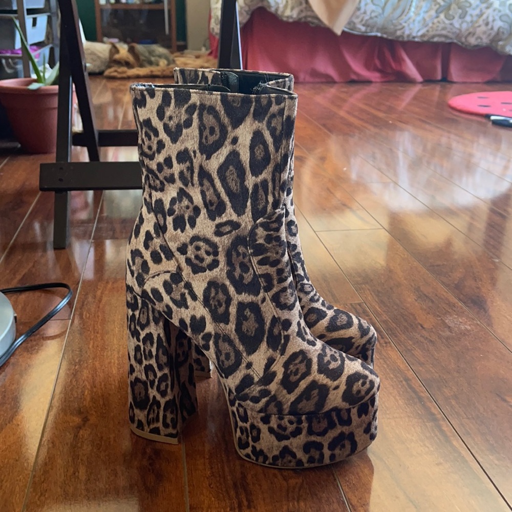 Leopard Platforms
